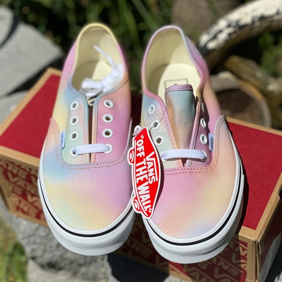 New Vans Authentic - Aura Shift Multi / True White - Picture 2 of 6